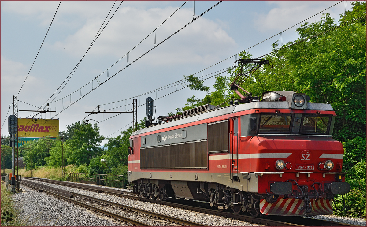 SŽ 363-031 fährt als Lokzug durch Maribor-Tabor Richtung Maribor HBF. /9.6.2015