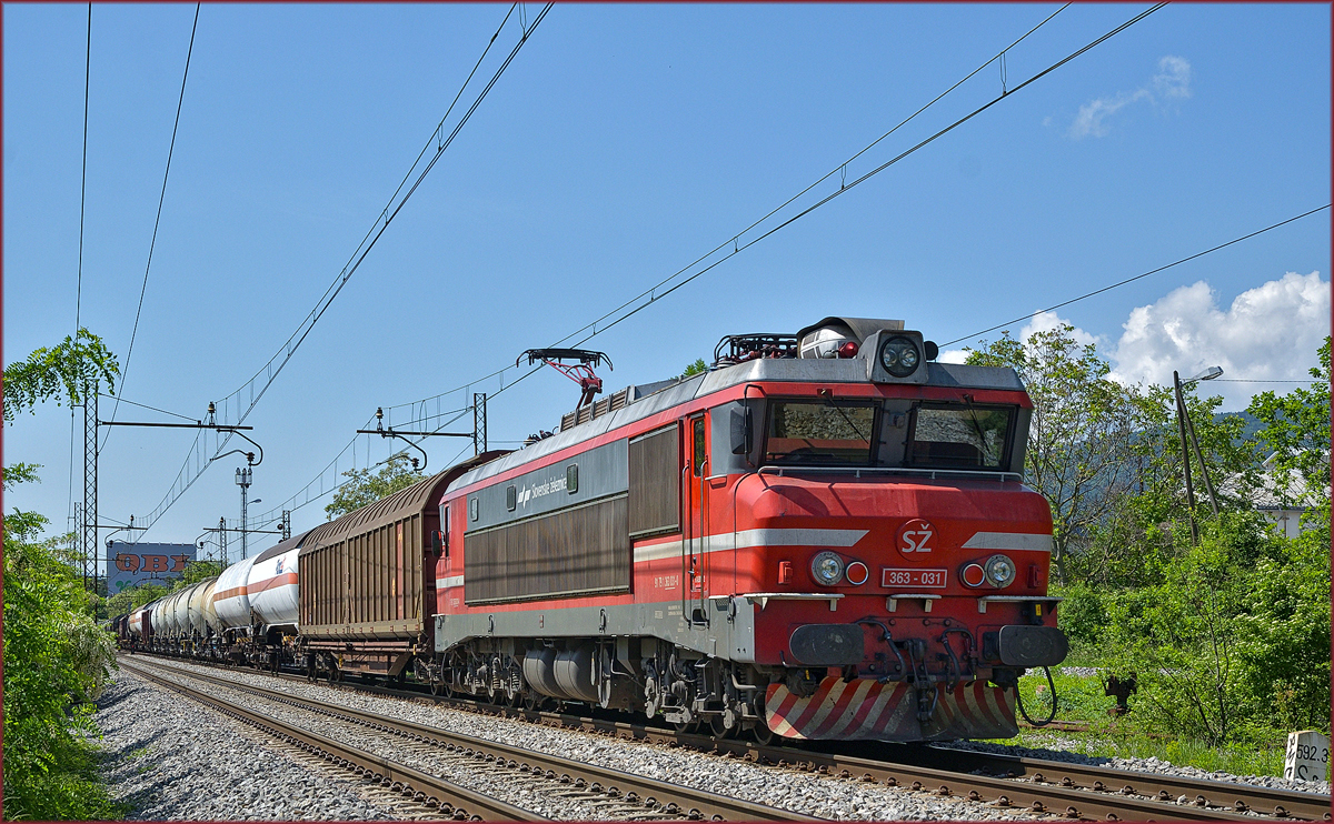 SŽ 363-031 zieht Gūterzug durch Maribor-Tabor Richtung Norden. /9.5.2018