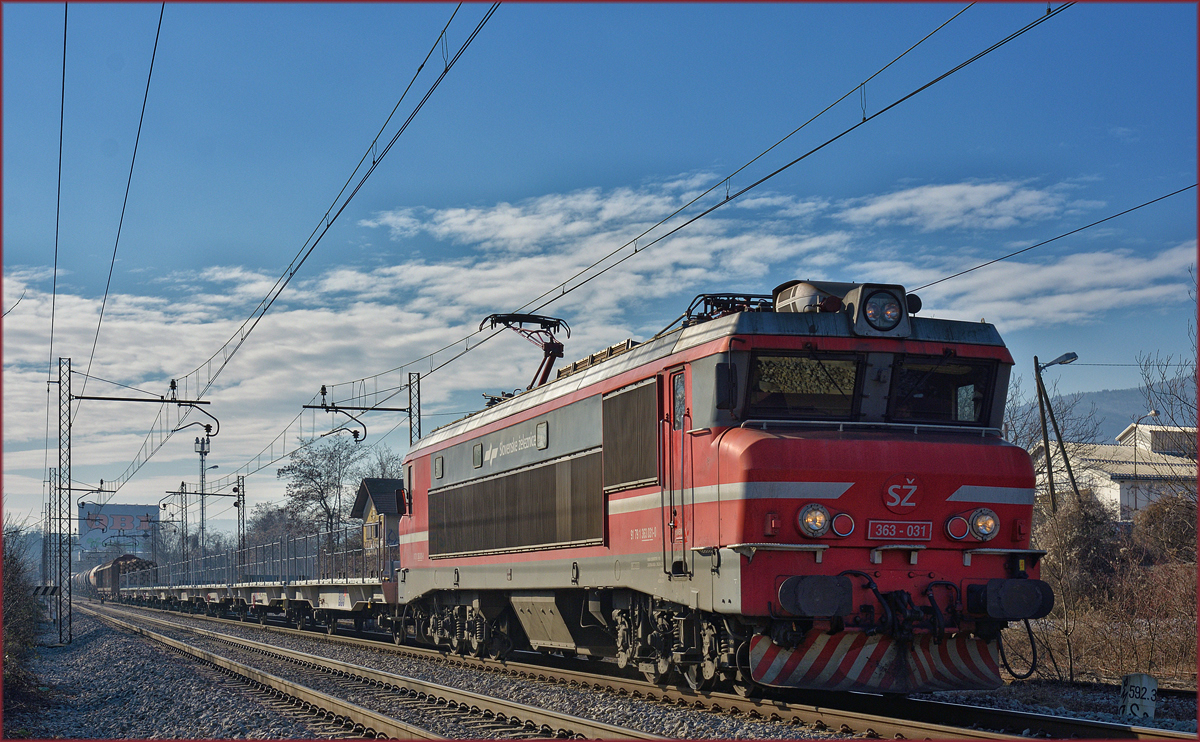 SŽ 363-031 zieht Güterzug durch Maribor-Tabor Richtung Norden. /23.1.2018