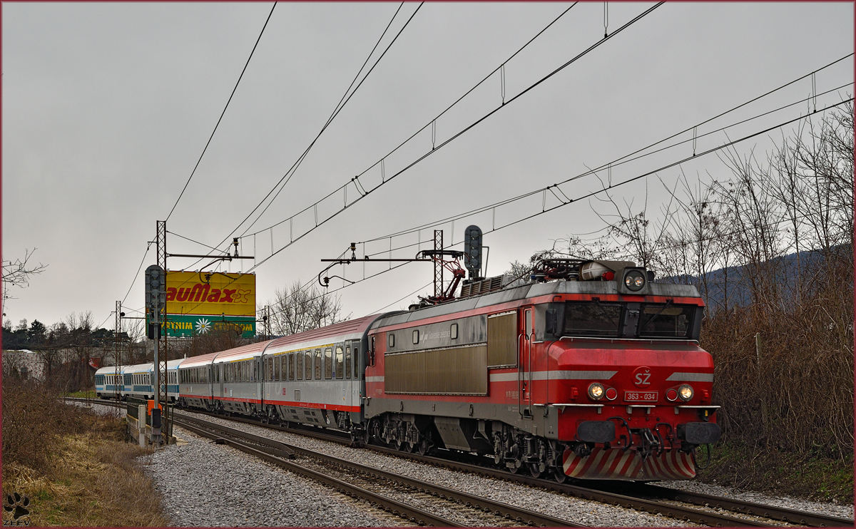 SŽ 363-034 zieht EC158 'Croatia' durch Maribor-Tabor Richtung Wien. /12.3.2015