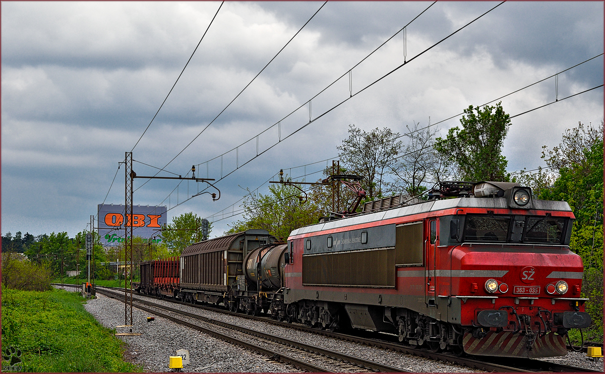 SŽ 363-035 zieht Güterzug durch Maribor-Tabor Richtung Norden. /19.4.2016