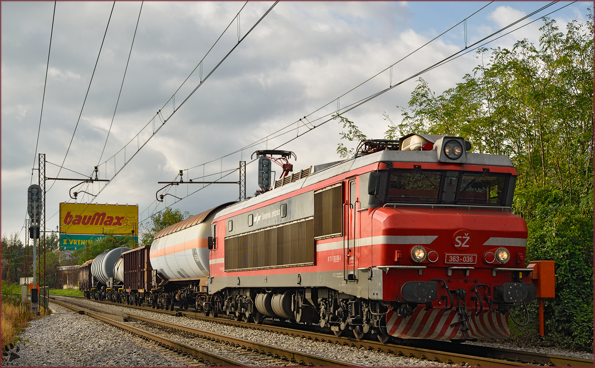 SŽ 363-036 zieht Güterzug durch Maribor-Tabor Richtung Norden. /21.10.2014
