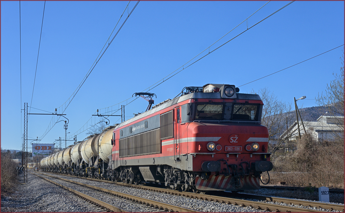 SŽ 363-036 zieht Kesselzug durch Maribor-Tabor Richtung Norden. /27.2.2020