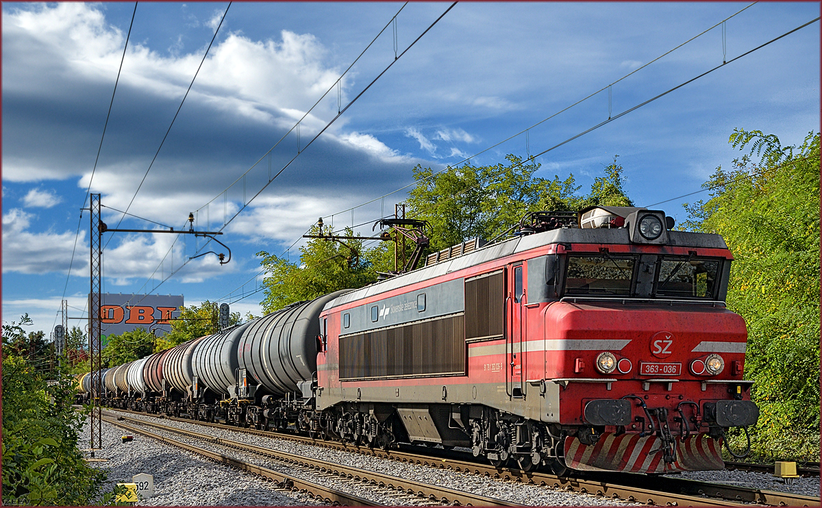 SŽ 363-036 zieht Kesselzug durch Maribor-Tabor Richtung Norden. /4.10.2016