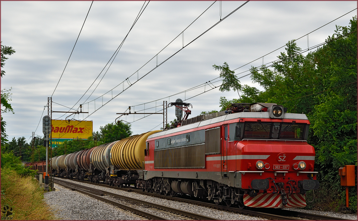 SŽ 363-037 zieht Güterzug durch Maribor-Tabor Richtung Norden. /9.7.2015