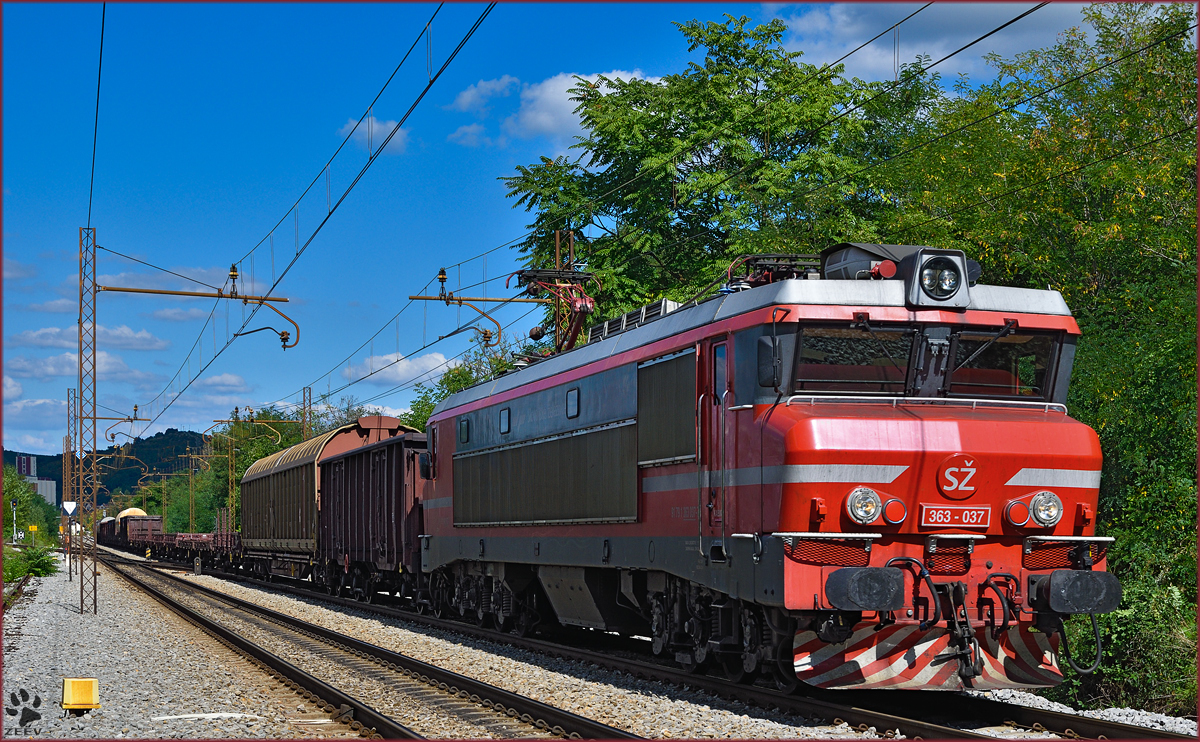 SŽ 363-037 zieht Güterzug durch Maribor-Tabor Richtung Tezno VBF. /21.9.2015