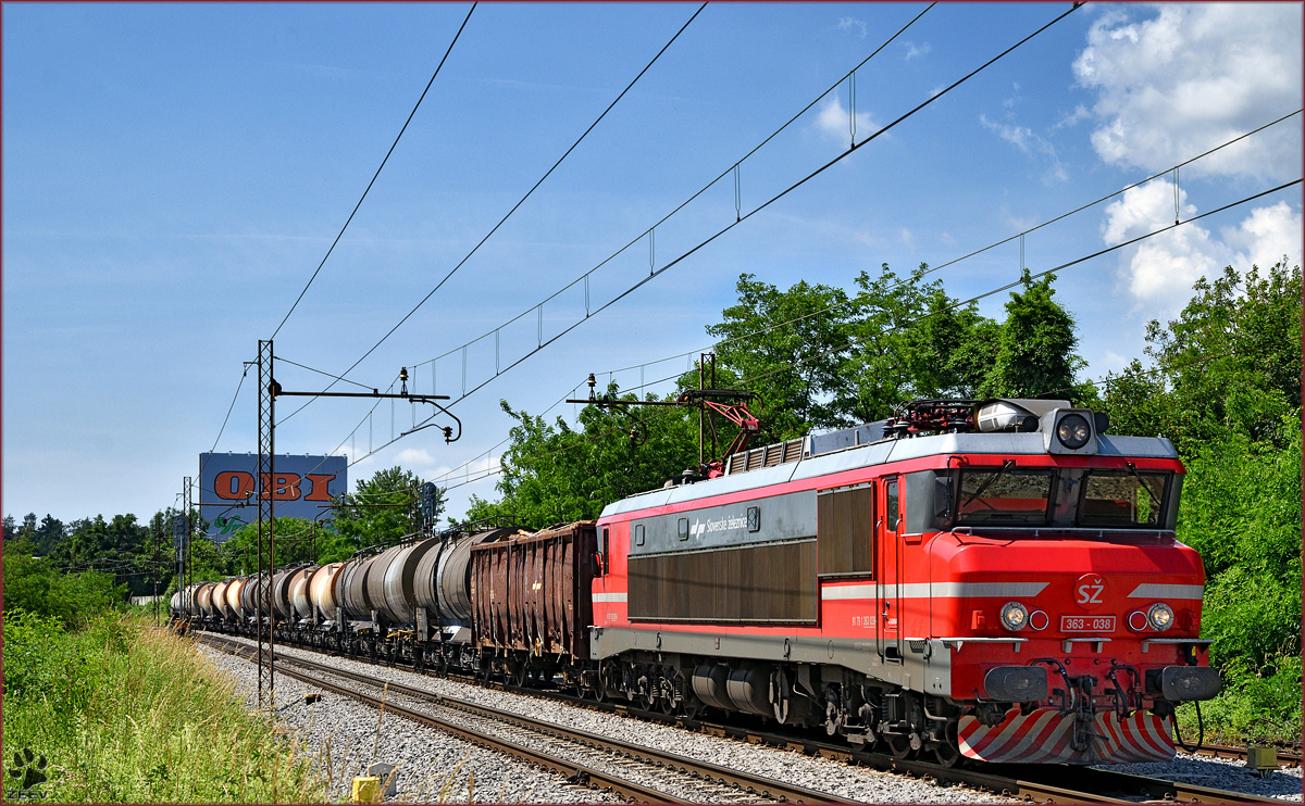 SŽ 363-038 zieht Güterzug durch Maribor-Tabor Richtung Norden. /8.6.2016