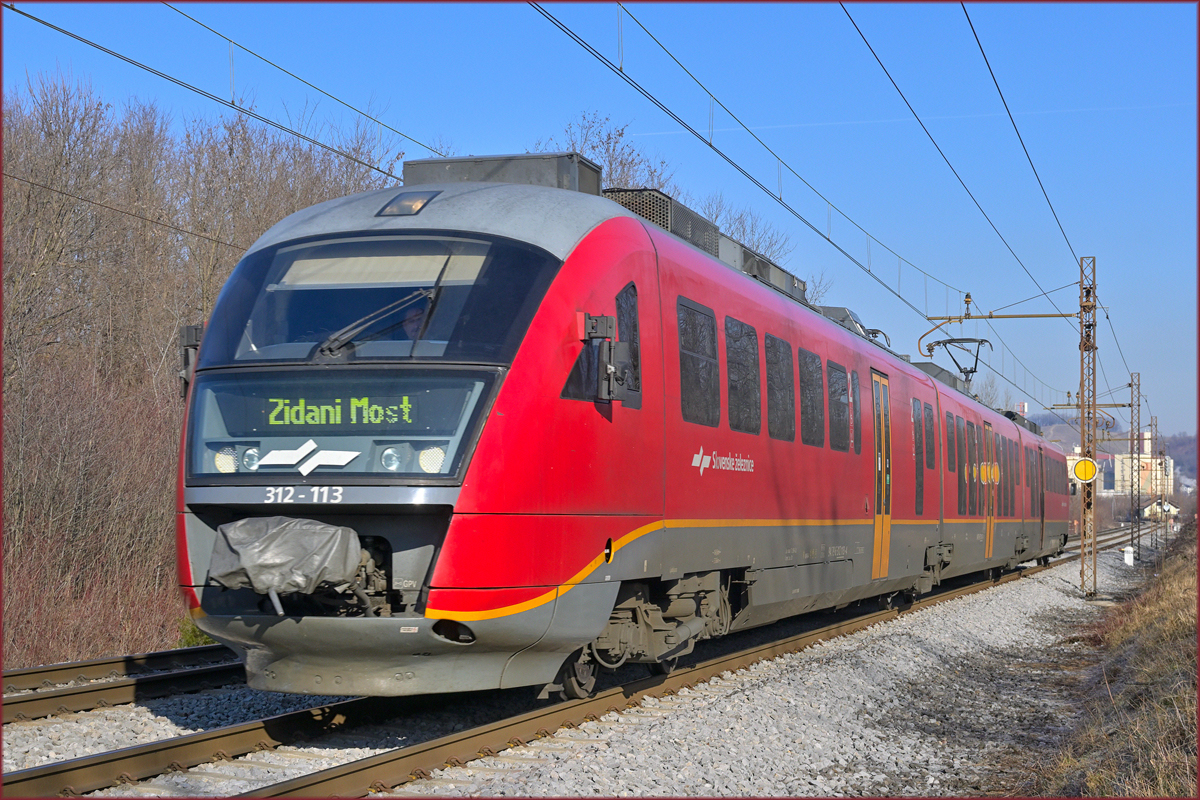 SŽ 512-113 fährt durch Maribor-Tabor Richtung Zidani Most. /19.1.2022