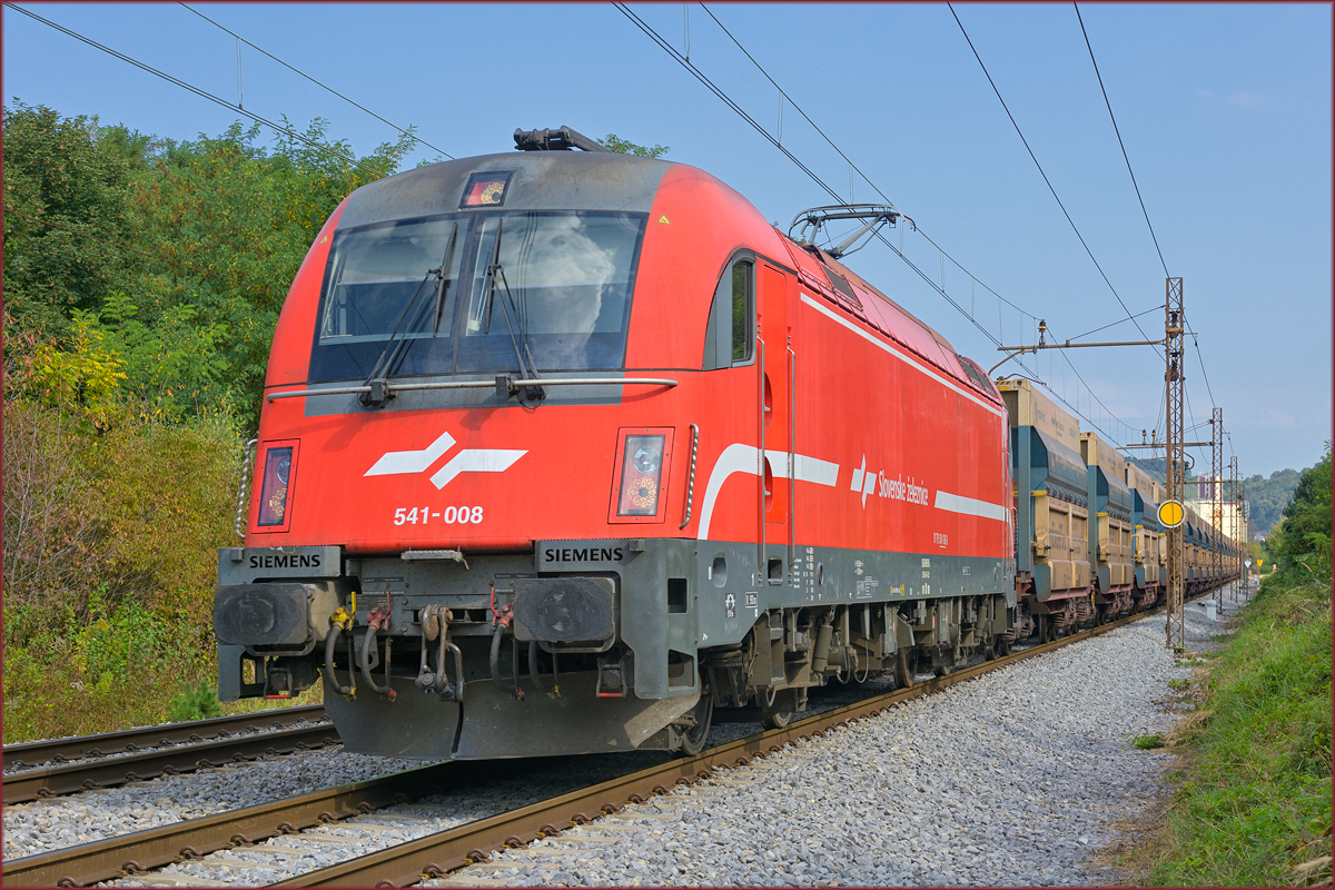 SŽ 514-008 zieht leeren Erzzug durch Maribor-Tabor Richtung Hafen Koper. /17.9.2020