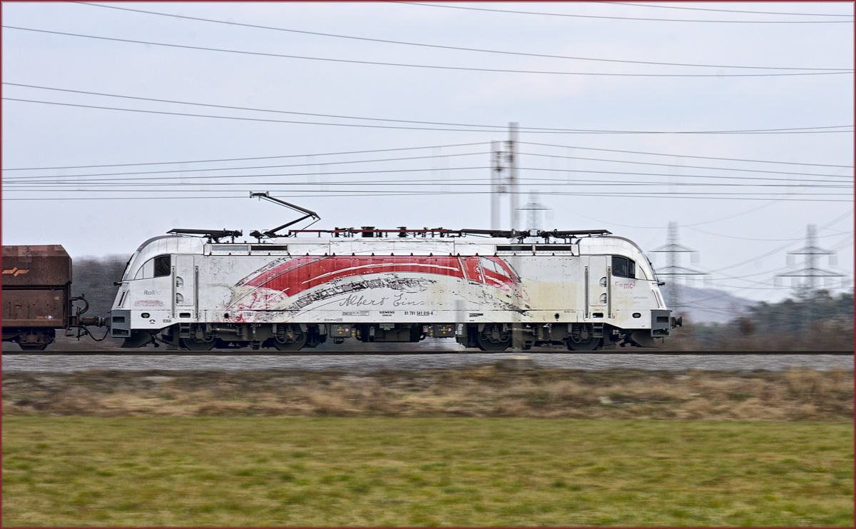 SŽ 514-016 zieht lerren Erzzug durch Bohova Richtung Koper Hafen. /10.3.2021