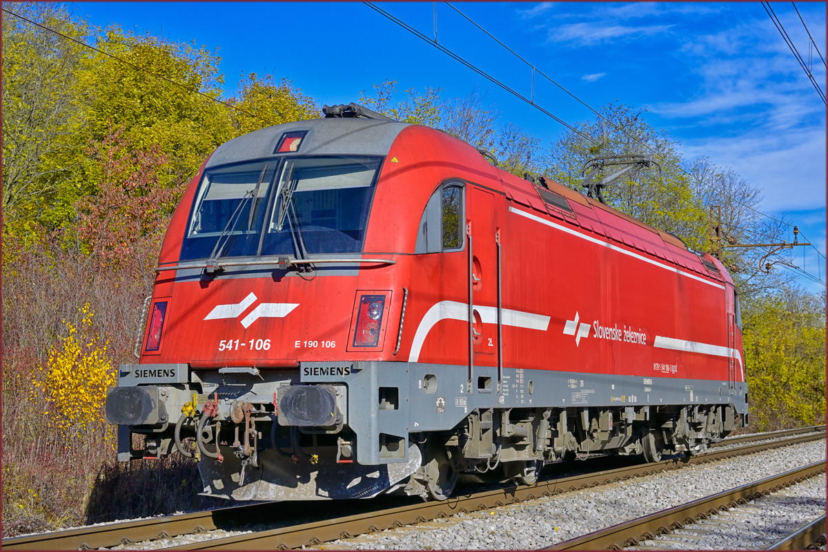SŽ 541-106 fährt als Lokzug durch Maribor-Tabor Richtung Tezno FBH. /4.11.2021