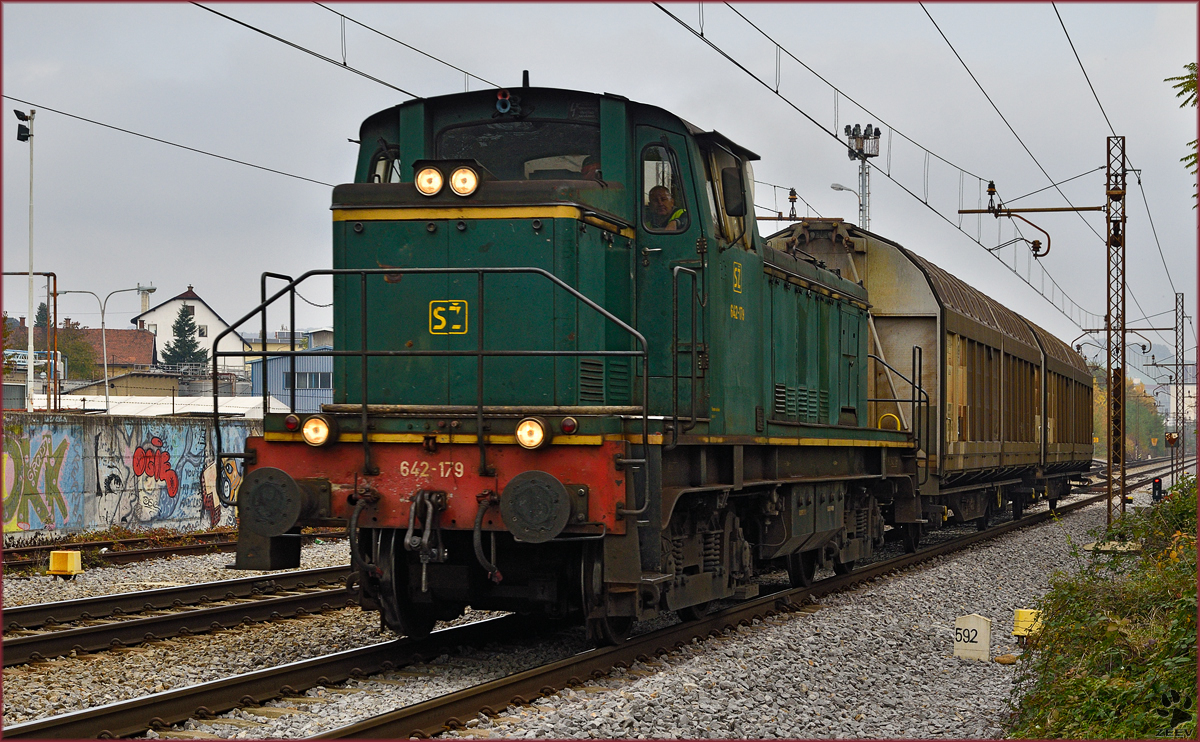 SŽ 642-179 zieht Güterzug durch Maribor-Tabor Richtung Tezno VBF. /27.10.2015