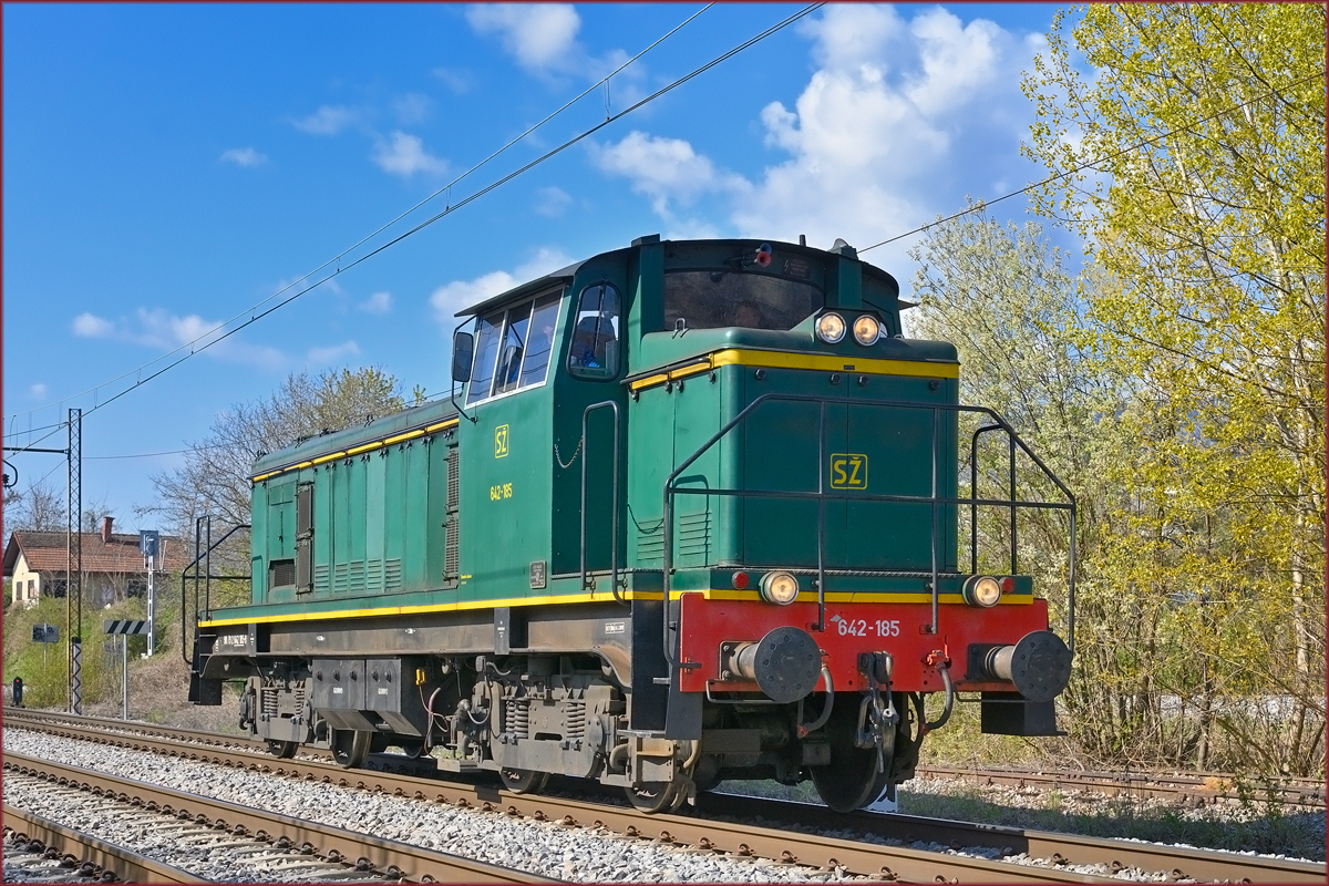 SŽ 642-185 fährt als Lokzug durch Maribor-Tabor Richtung Maribor HBF. /21.4.2021