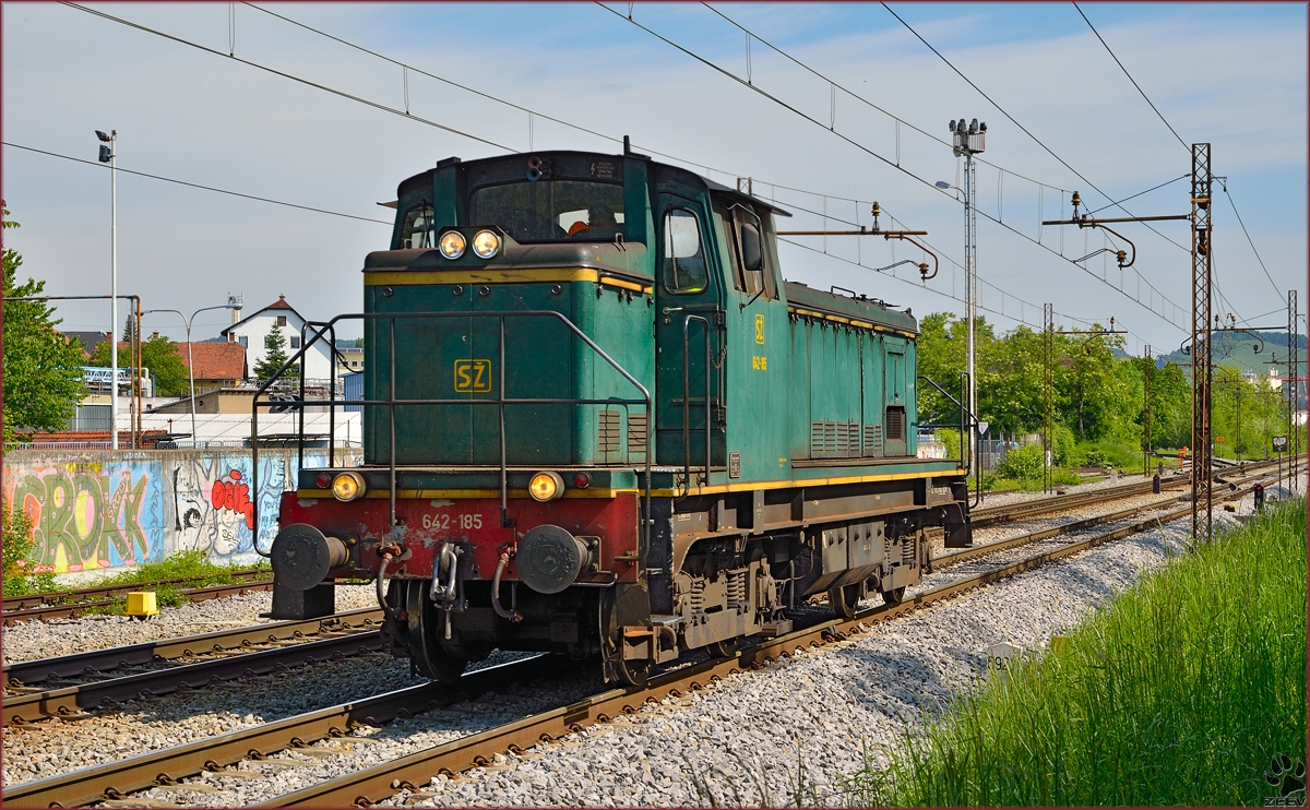 SŽ 642-185 fährt als Lokzug durch Maribor-Tabor Richtung Tezno Verschiebebahnhof. /7.5.2014