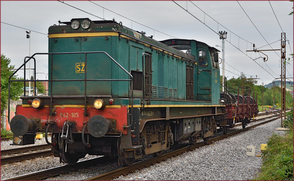 SŽ 642-185 zieht Güterwagon durch Maribor-Tabor Richtung Tezno VBF. /3.9.2015