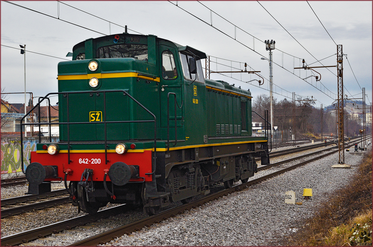 SŽ 642-200 fährt als Lokzug durch Maribor-Tabor Richtung Tezno VBF. /2.2.2016