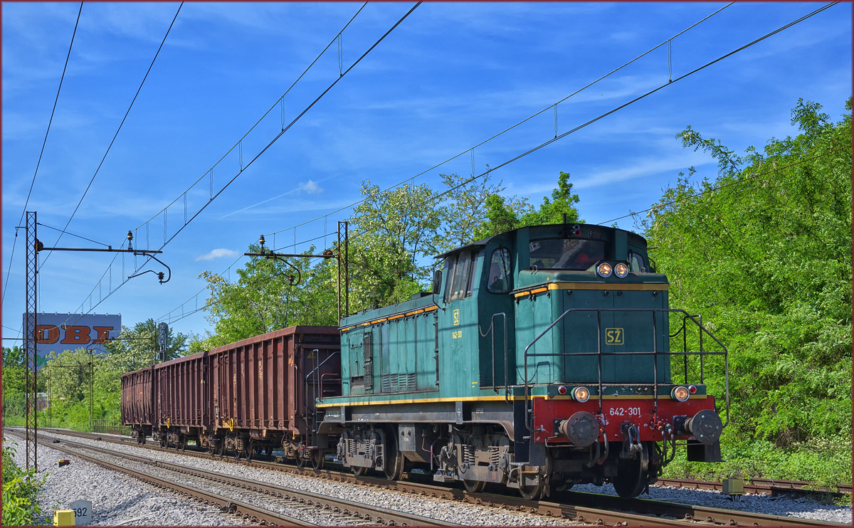 SŽ 642-301 zieht Güterzug durch Maribor-Tabor Richtung Maribor HBF. /16.5.2017