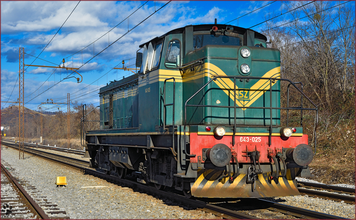 SŽ 643-025 fährt als Lokzug durch Maribor-Tabor Richtung Tezno VBF. /5.2.2016