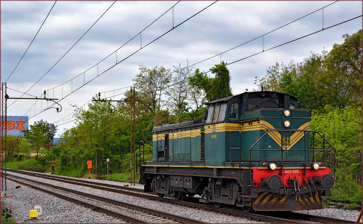 SŽ 643-025 fährt als Lokzug durch Maribor-Tabor Richtung Maribor HBF. /5.5.2016