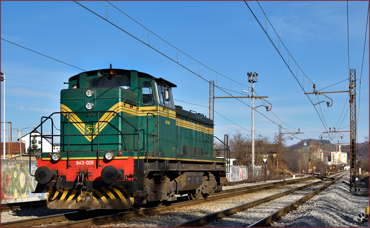 SŽ 643-028 fährt als Lokzug durch Maribor-Tabor Richtung Maribor HBF. /14.1.2015
