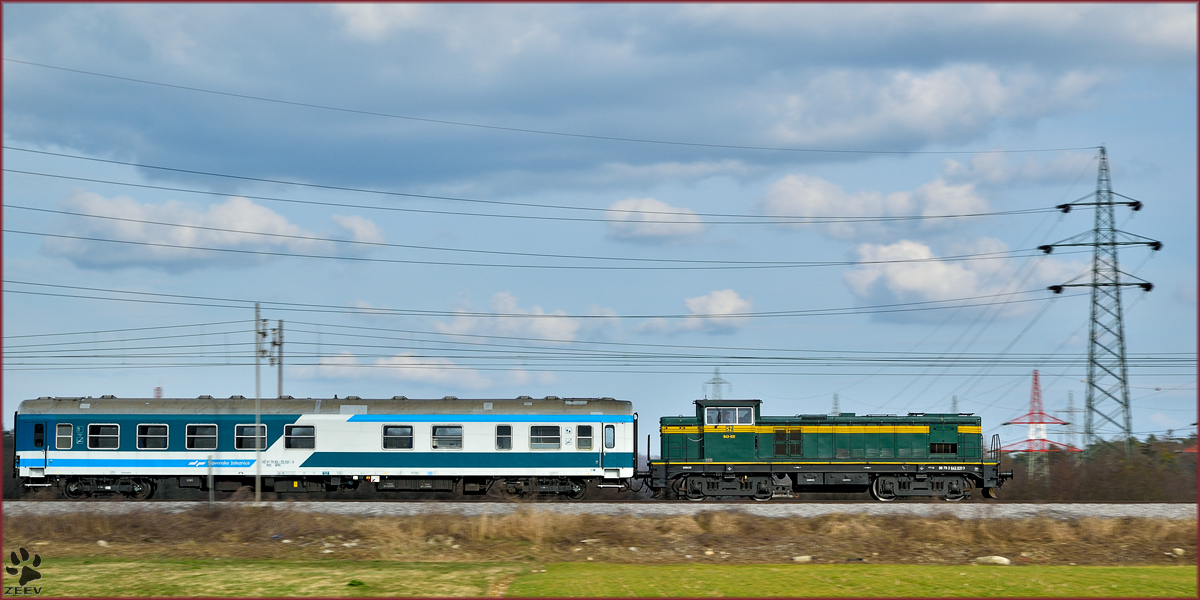 SŽ 643-031 zieht Personenwagon durch Bohova Richtung Pragersko. /10.3.2016
