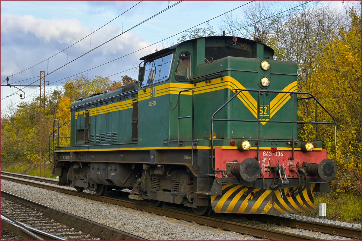 SŽ 643-034 fährt als Lokzug durch Maribor-Tabor Richtung Tezno FBH. /9.11.2021
