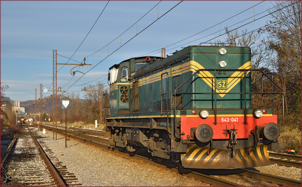 SŽ 643-041 fährt als Lokzug durch Maribor-Tabor Richtung Maribor HBF. /20.12.2014
