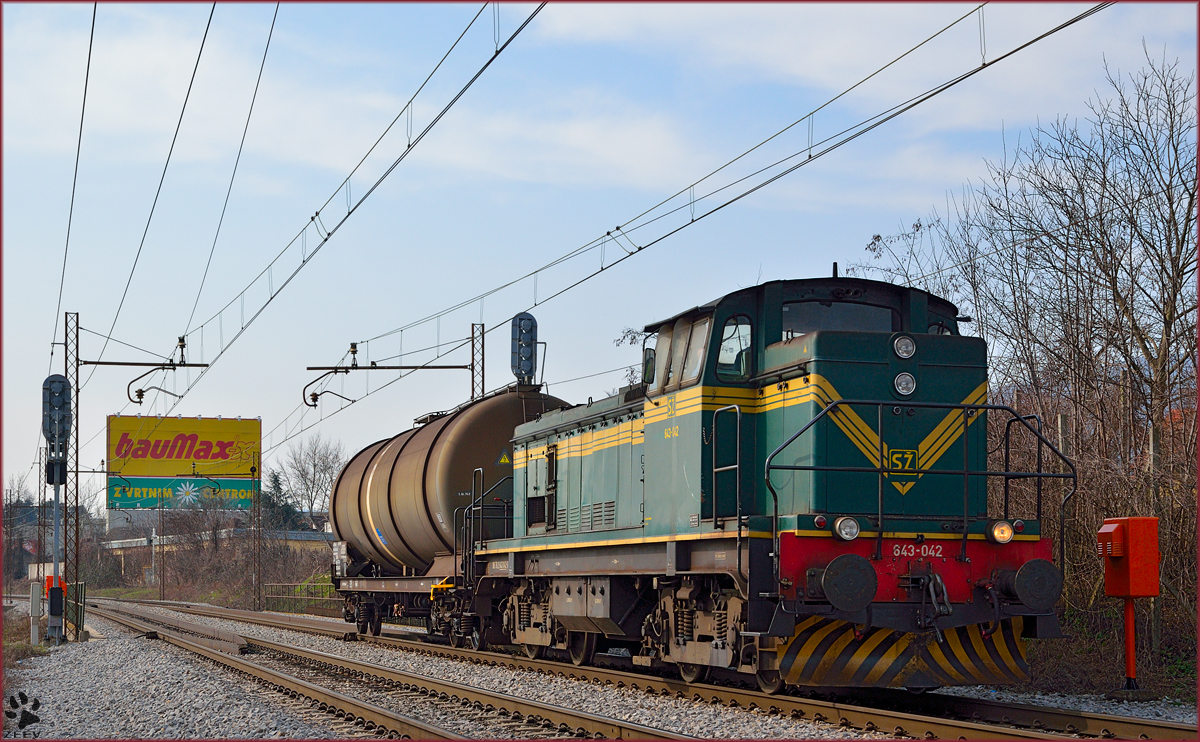 SŽ 643-042 zieht Zisternewagon durch Maribor-Tabor Richtung Maribor Hauptbahnhof. /10.3.2014