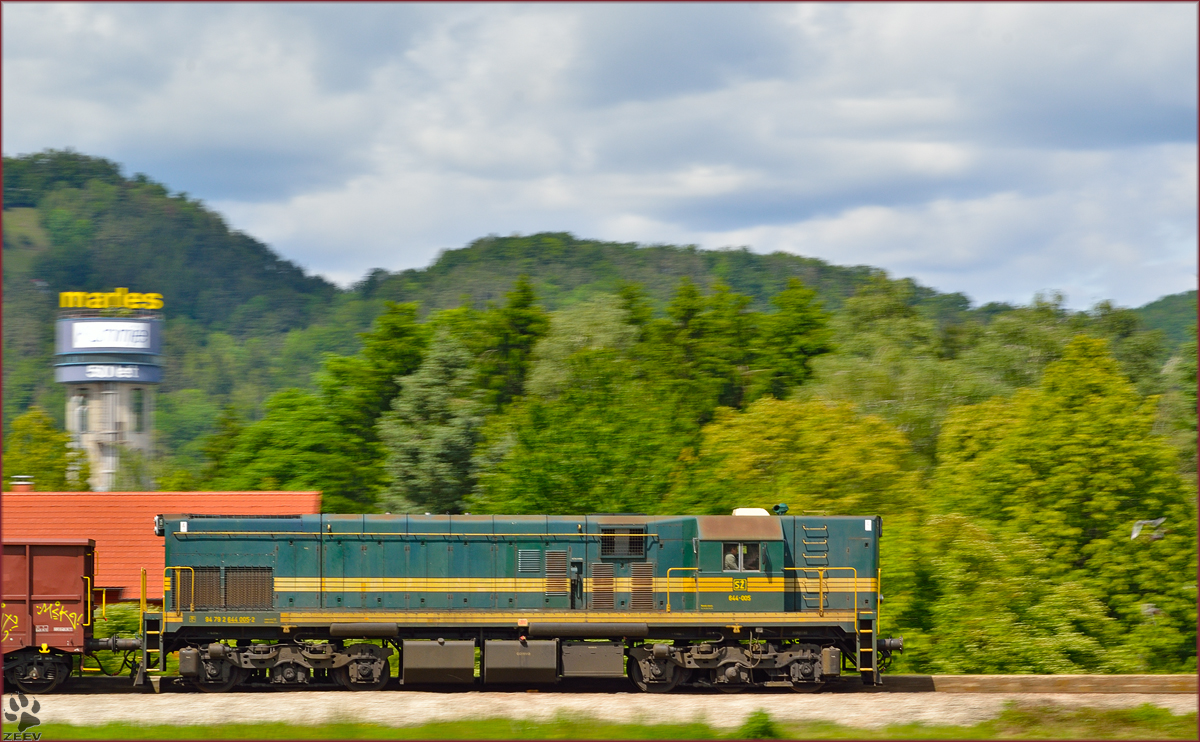 SŽ 644-005 zieht Güterzug durch Limbuš Richtung Tezno Verschiebebahnhof. /14.5.2014