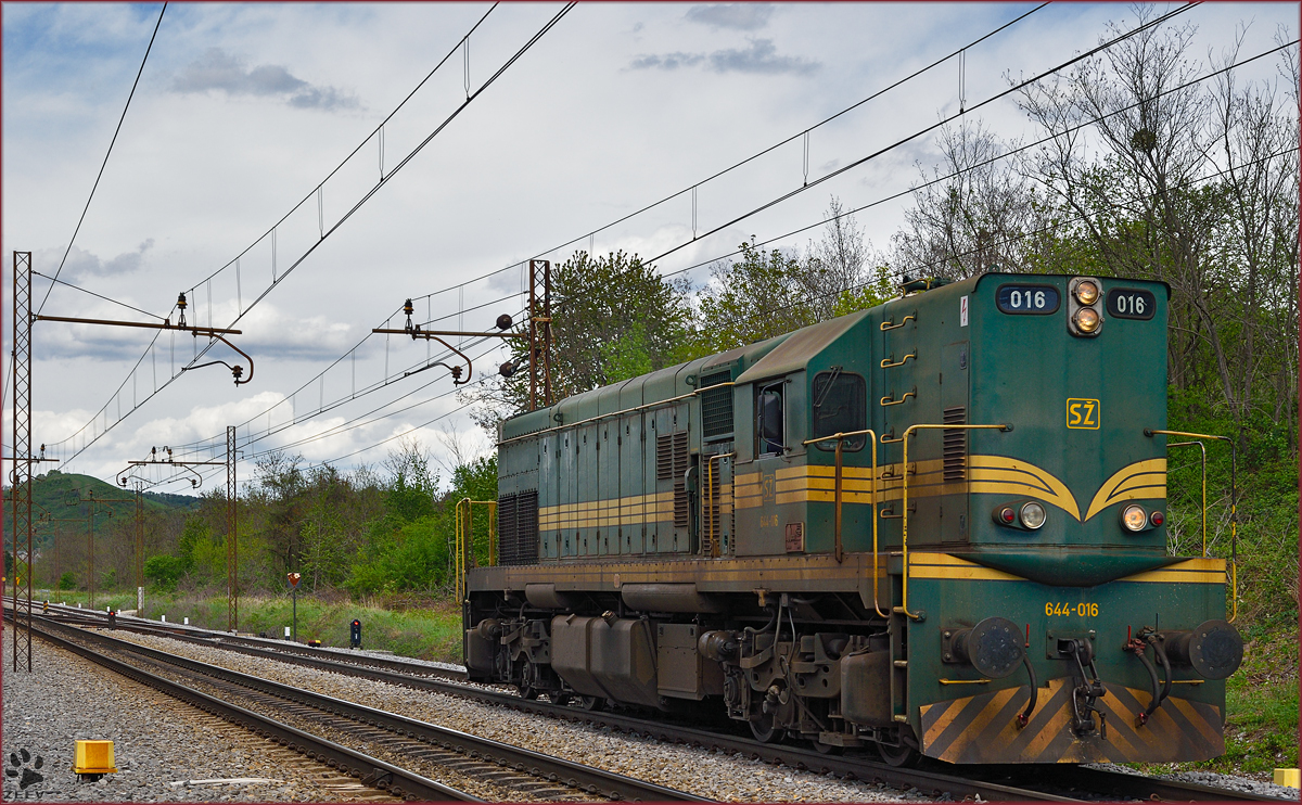 SŽ 644-016 fährt als Lokzug durch Maribor-Tabor Richtung Tezno VBF. /15.4.2016