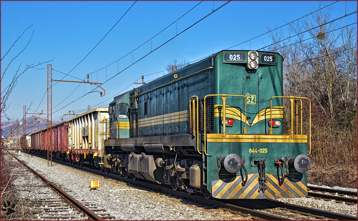 SŽ 644-025 zieht Güterzug durch Maribor-Tabor Richtung Tezno VBF. /15.2.2017