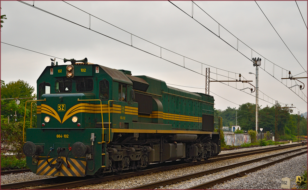 SŽ 644-102 fährt als Lokzug durch Maribor-Tabor Richtung Tezno VBF. /15.9.2015