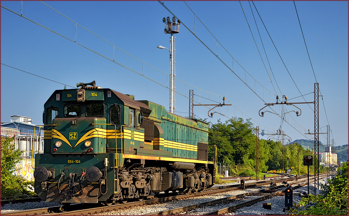 SŽ 664-104 fährt als Lokzug durch Maribor-Tabor Richtung Studenci. /13.9.2016