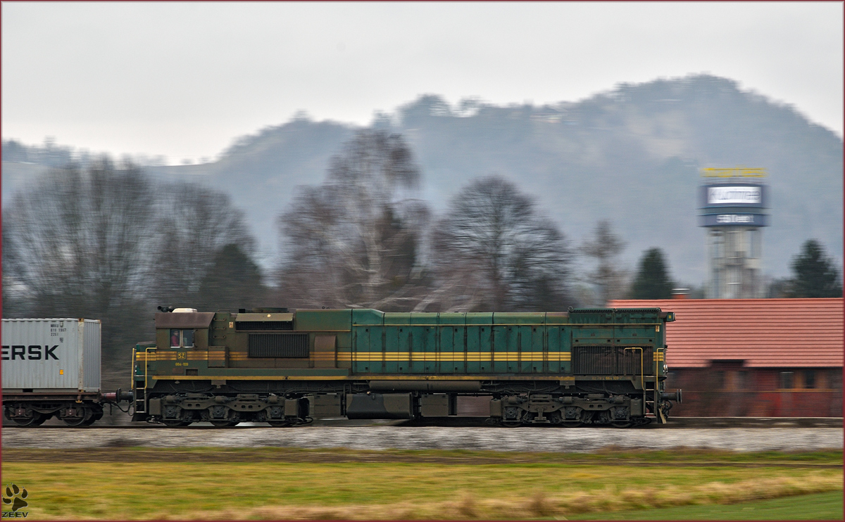 SŽ 664-109 zieht Güterzug durch Limbuš Richtung Tezno VBF. /20.1.2015