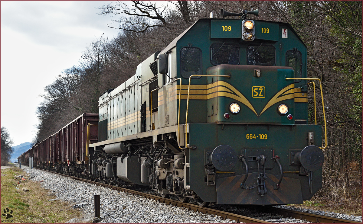 SŽ 664-109 zieht Güterzug durch Maribor-Studenci Richtung Tezno VBF. /6.3.2015
