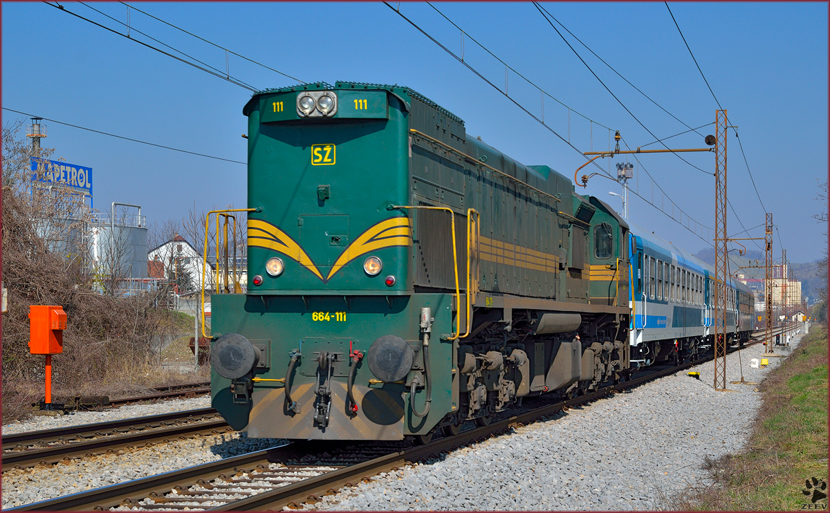 SŽ 664-111 zieht MV247 'Citadella' durch Maribor-Tabor Richtung Budapest. /13.3.2014