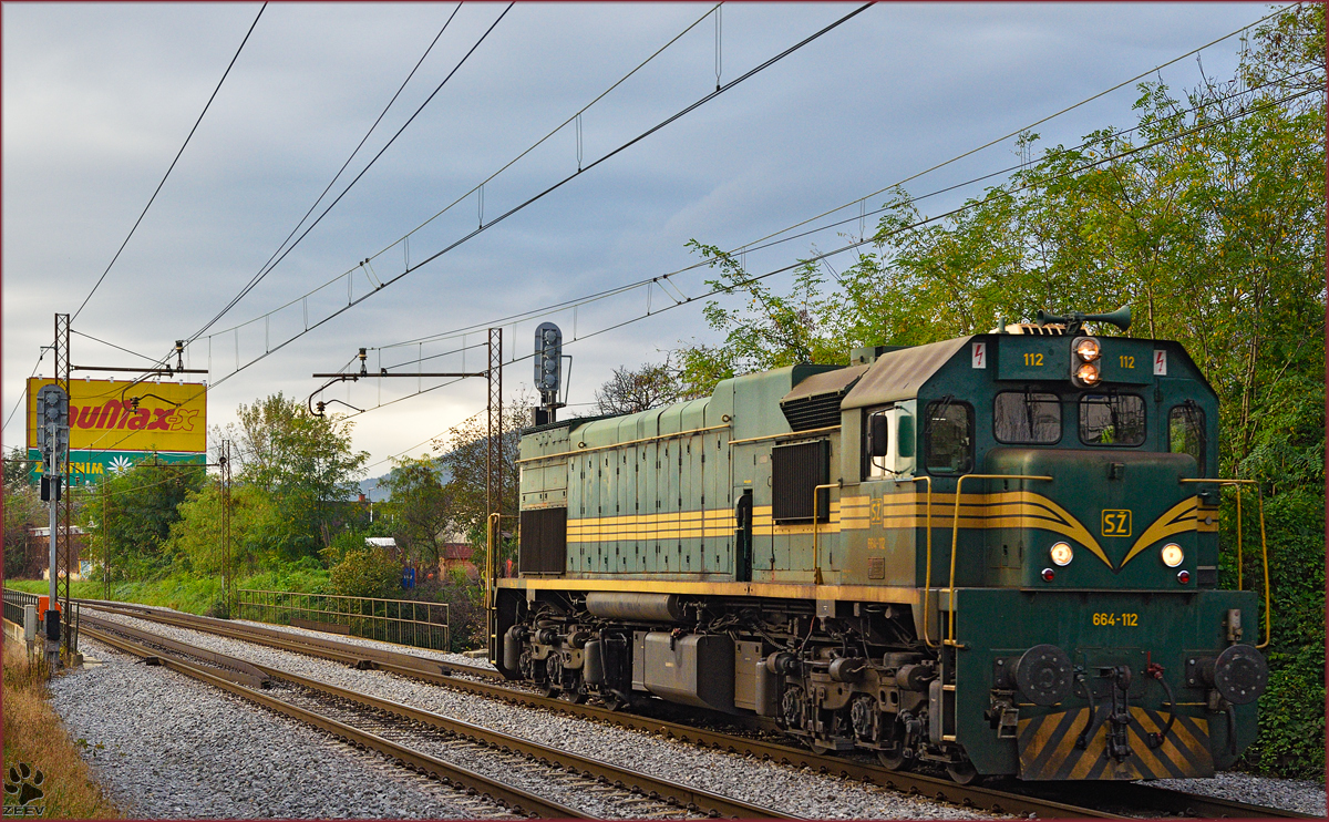 SŽ 664-112 fährt als Lokzug durch Maribor-Tabor Richtung Maribor HBF. /21.10.2014