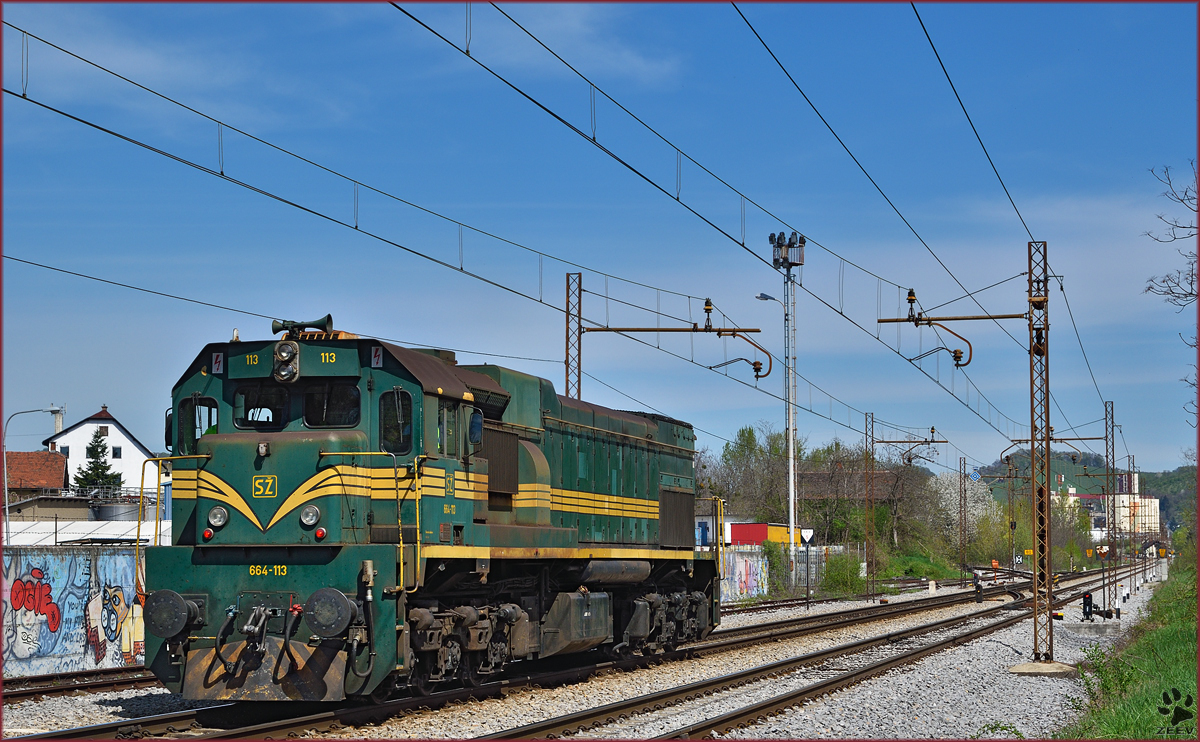 SŽ 664-113 fährt als Lokzug durch Maribor-Tabor Richtung Studenci. /16.4.2015