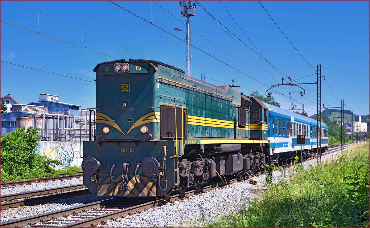 SŽ 664-113 zieht Personenzug durch Maribor-Tabor Richtung Ormož. /21.6.2016