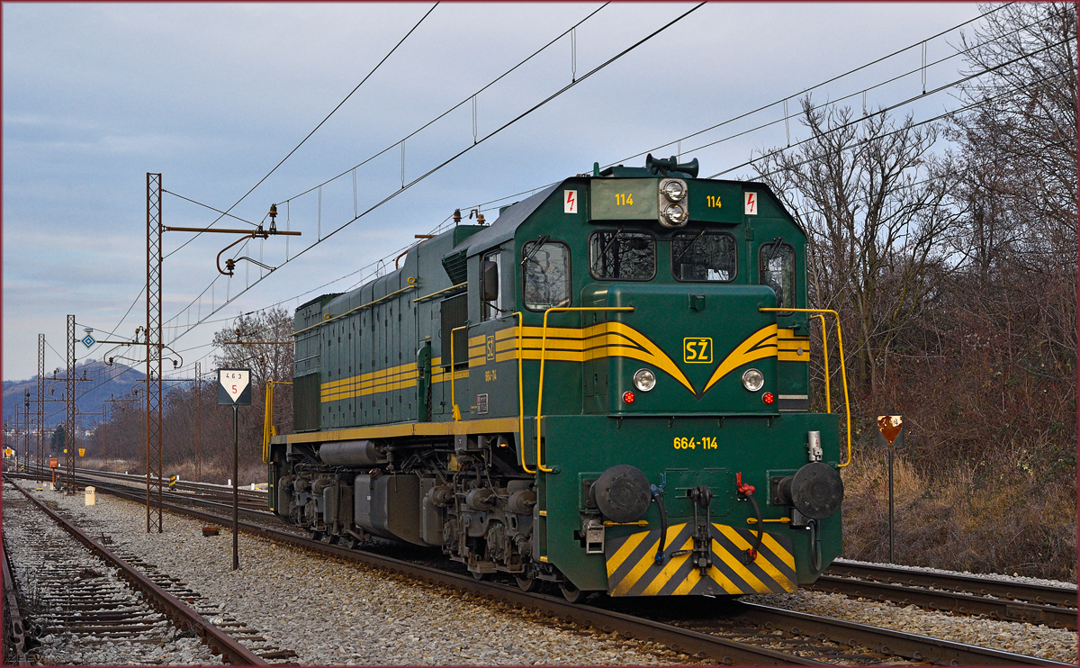 SŽ 664-114 fährt als Lokzug durch Maribor-Tabor Richtung Studenci. /20.1.2016