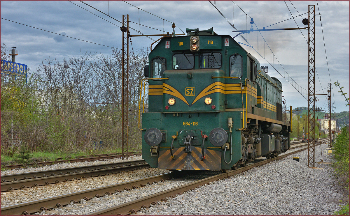 SŽ 664-116 fährt als Lokzug durch Maribor-Tabor Richtung Tezno VBF. /17.4.2018