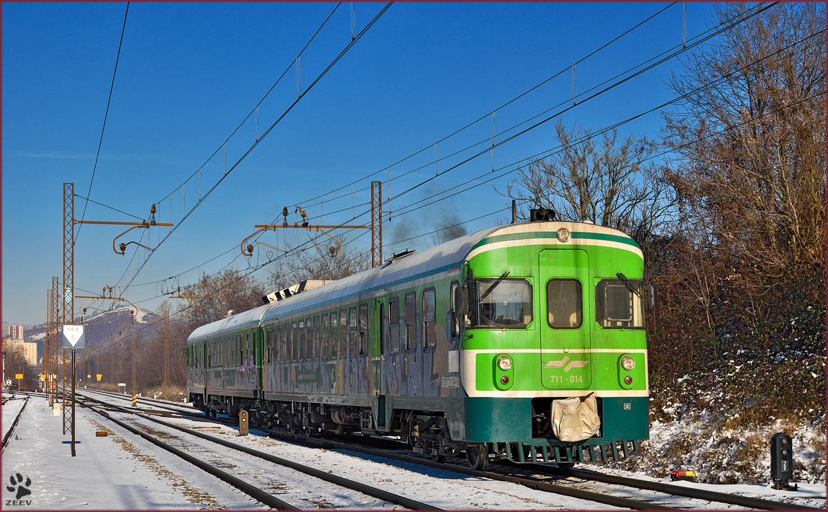 SŽ 711-014 fährt durch Maribor-Tabor Richtung Murska Sobota. /7.1.2016