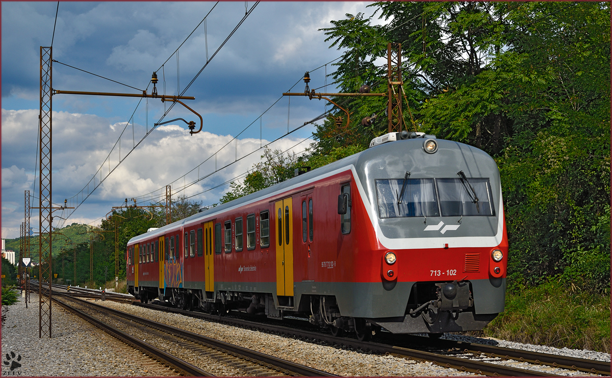 SŽ 713-102 fährt durch Maribor-Tabor Richtung Murska Sobota. /9.9.2015