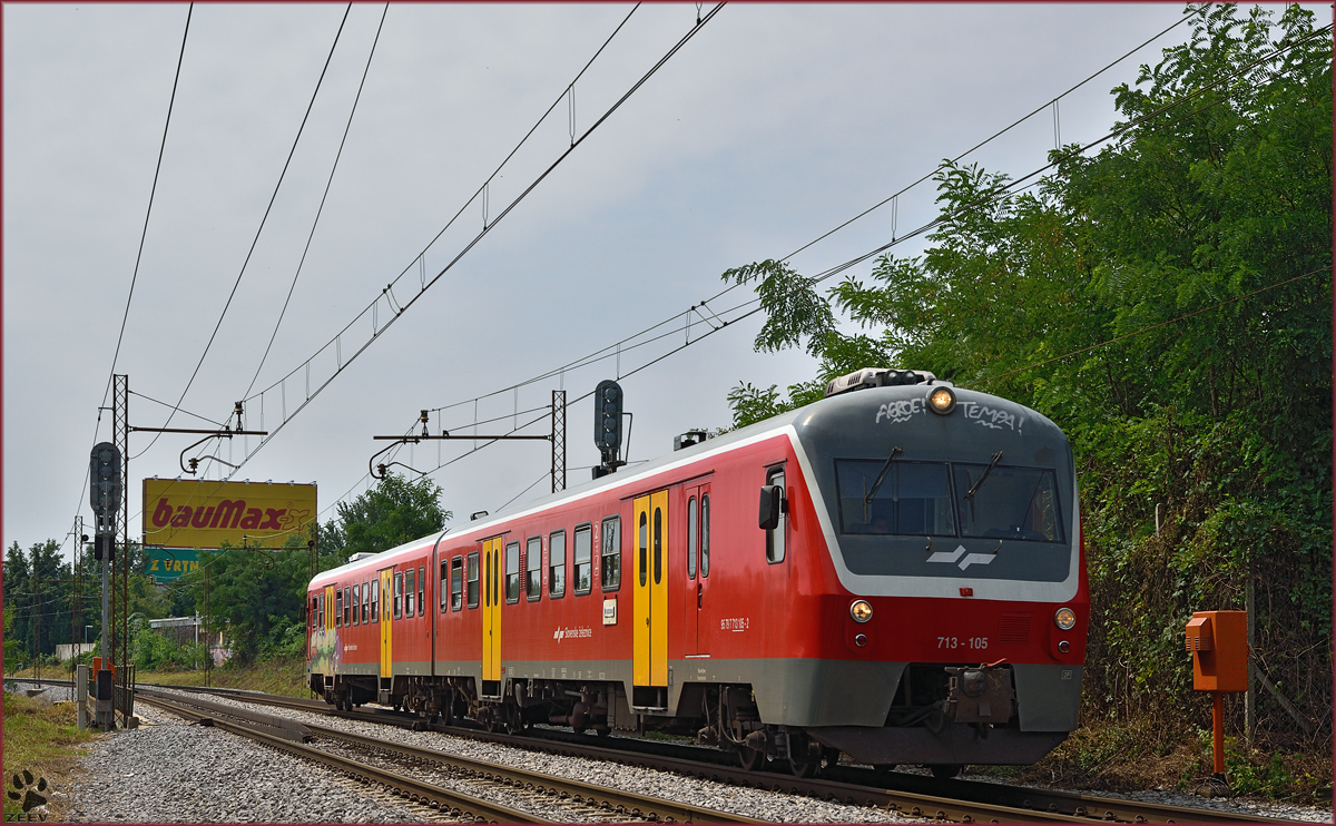 SŽ 713-105 fährt durch Maribor-Tabor Richtung Maribor HBF. /3.8.2015