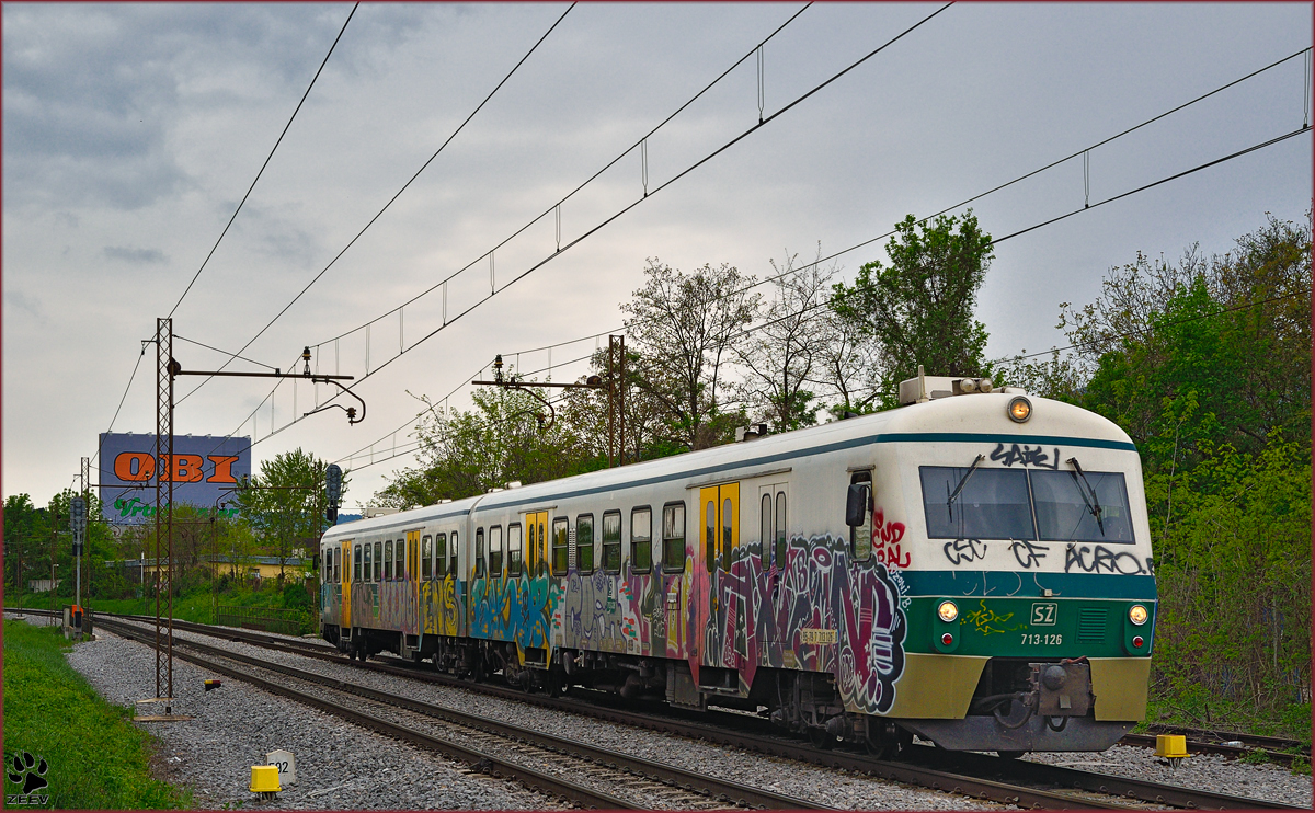 SŽ 713-126 fährt durch Maribor-Tabor Richtung Maribor HBF. /19.4.2016