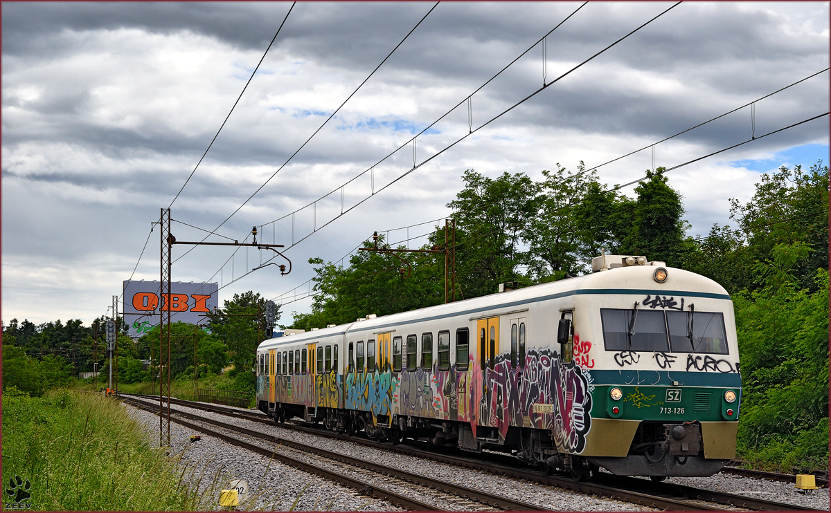 SŽ 713-126 fährt durch Maribor-Tabor Richtung Maribor HBF. /1.6.2016