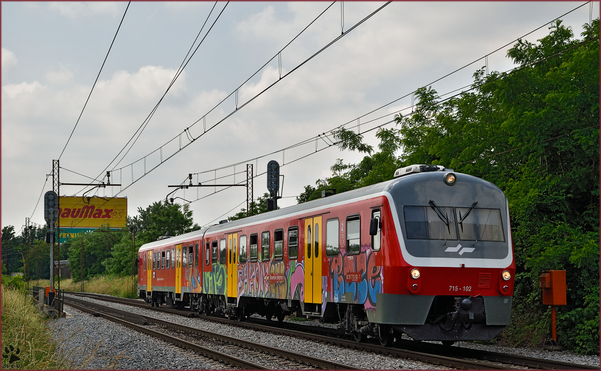 SŽ 715-102 fährt durch Maribor-Tabor Richtung Maribor HBF. /9.6.2015