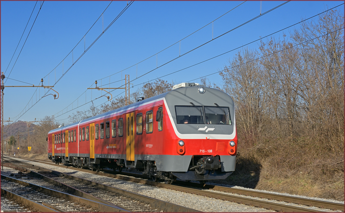 SŽ 715-108 fährt durch Maribor-Tabor Richtung Murska Sobota. /22.2.2021