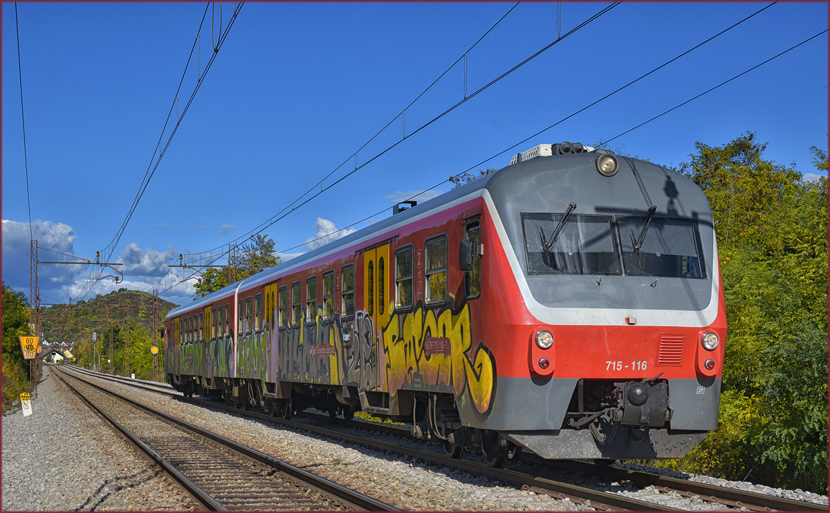 SŽ 715-116 fährt durch Maribor-Tabor Richtung Muska Sobota. /7.10.2017