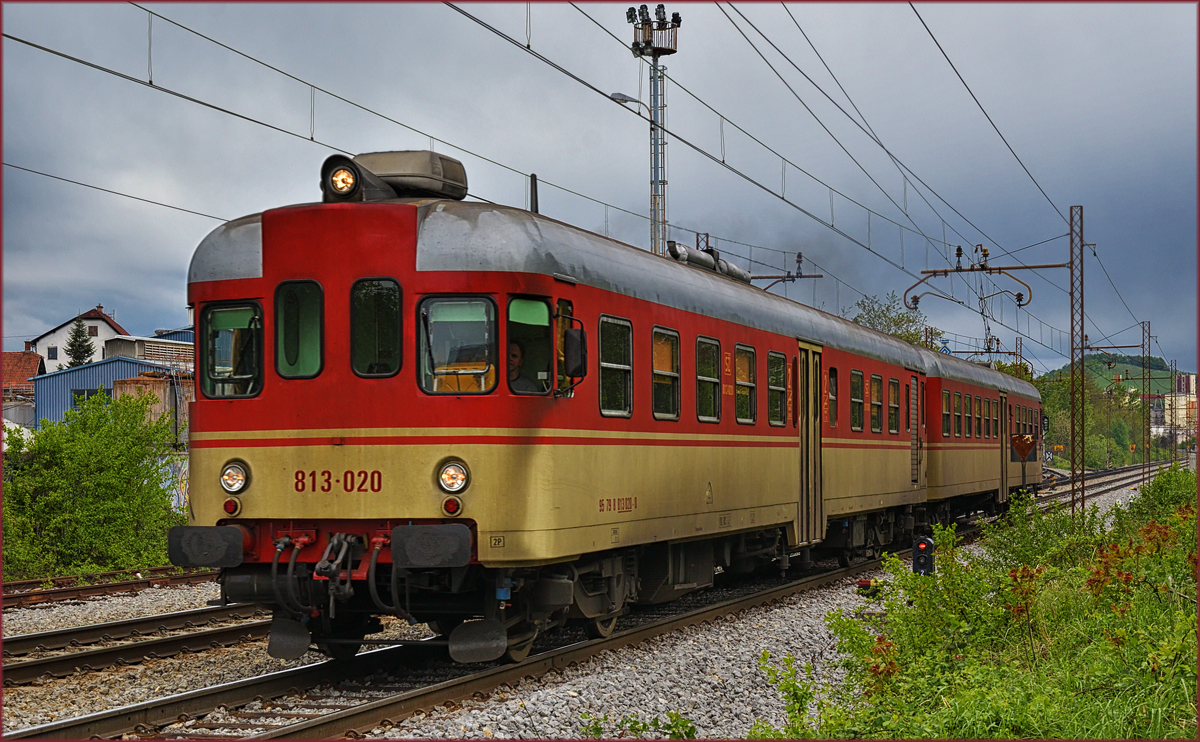 SŽ 813-020 fährt durch Maribor-Tabor Richtung Ormož. /19.4.2017